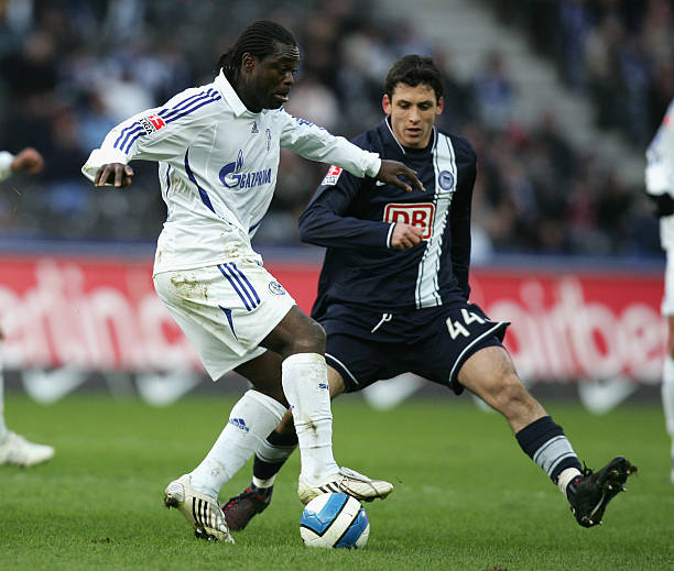 功跻身东道 功跻身东道